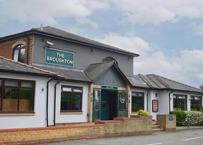 Best Hotels Near Gulliver's Land in Milton Keynes